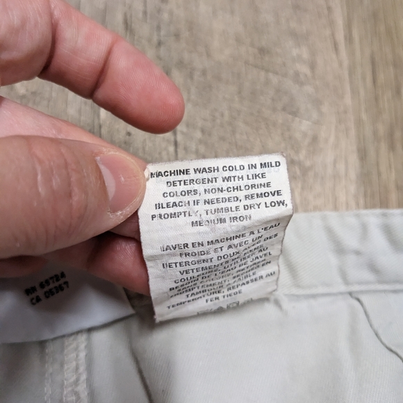 Columbia Light Khaki Cargo Capris Size Medium - Picture 11 of 11